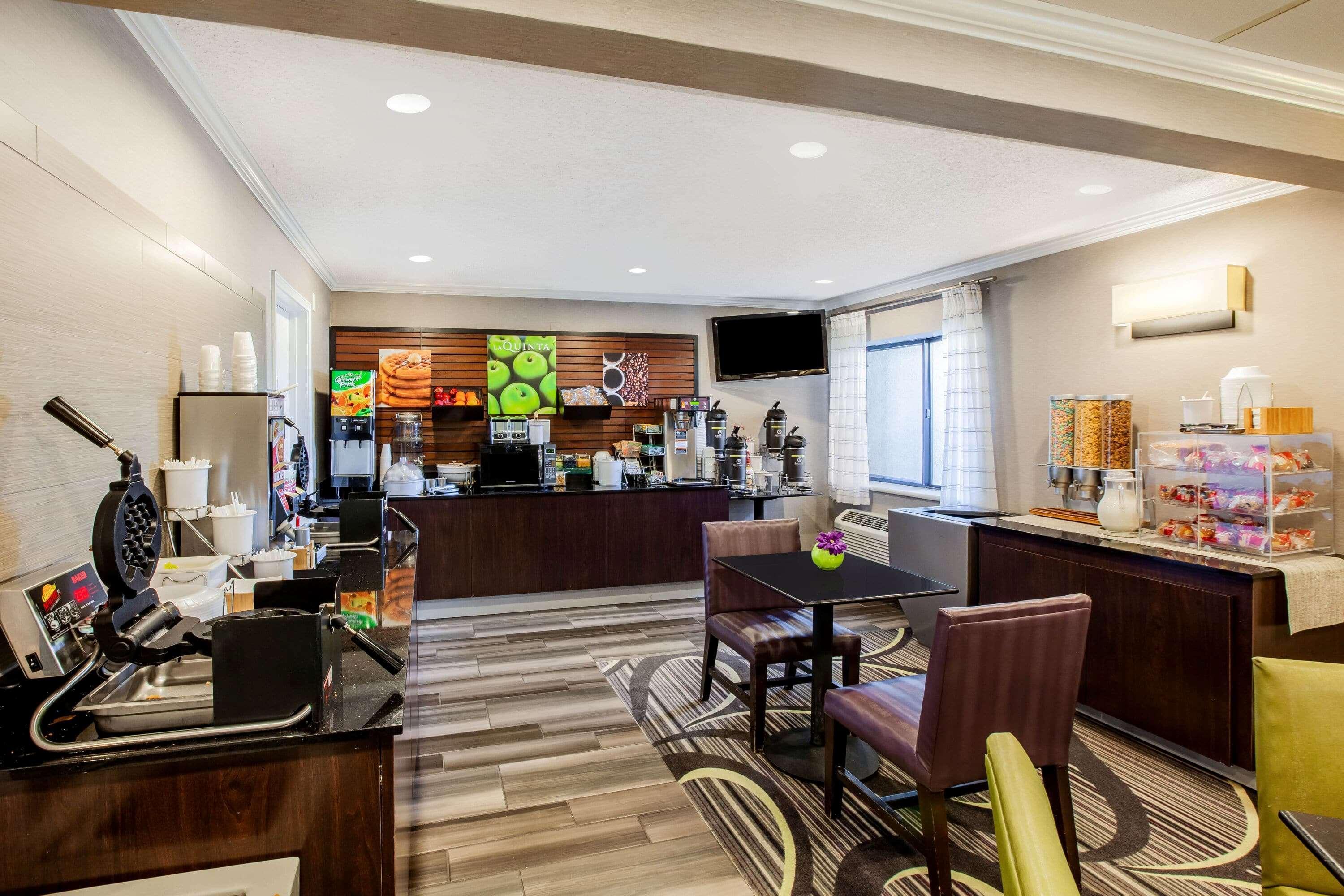 La Quinta By Wyndham Houston Baytown East Hotel Exterior photo